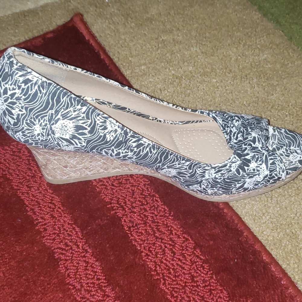 Wedge heels